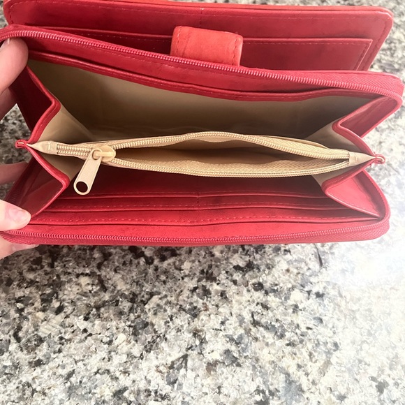 Buxton Brand Women’s Wallet - Picture 8 of 11